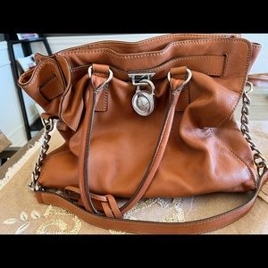 Michael Kors shoulder tote bag. Tan in almost new condition!